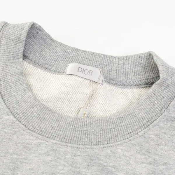 【DIOR 公式旗艦店】ディオール  丸首の衛衣 スウェットご好評に付き再入荷 241025