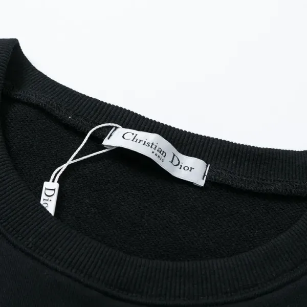 【DIOR 公式旗艦店】ディオール 丸首の衛衣 スウェットご好評に付き再入荷 240829 【DIOR 公式旗艦店】ディオール 丸首の衛衣 スウェットご好評に付き再入荷 240829