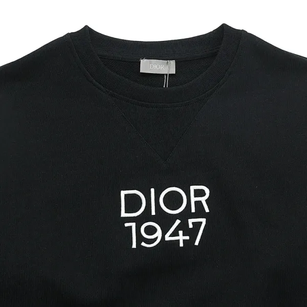 【DIOR 公式旗艦店】ディオール 丸首の衛衣 ご好評に付き再入荷 240817 【DIOR 公式旗艦店】ディオール 丸首の衛衣 ご好評に付き再入荷 240817