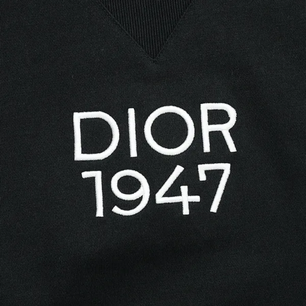 【DIOR 公式旗艦店】ディオール 丸首の衛衣 ご好評に付き再入荷 240817 【DIOR 公式旗艦店】ディオール 丸首の衛衣 ご好評に付き再入荷 240817