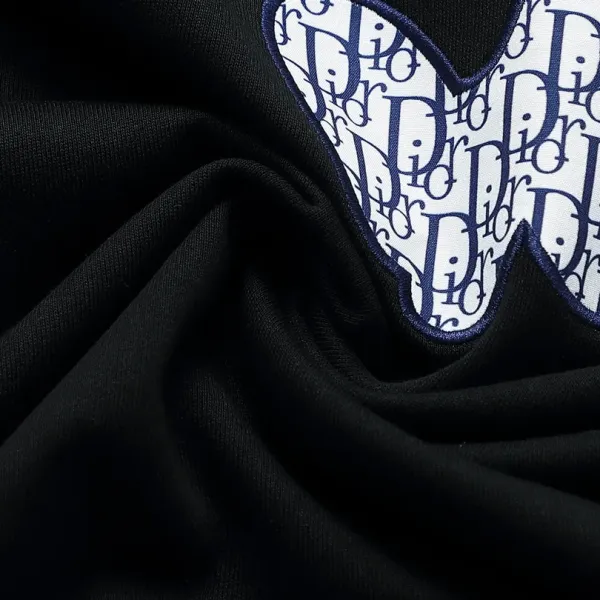 【DIOR 公式旗艦店】ディオール 丸首の衛衣 ご好評に付き再入荷 240809 【DIOR 公式旗艦店】ディオール 丸首の衛衣 ご好評に付き再入荷 240809