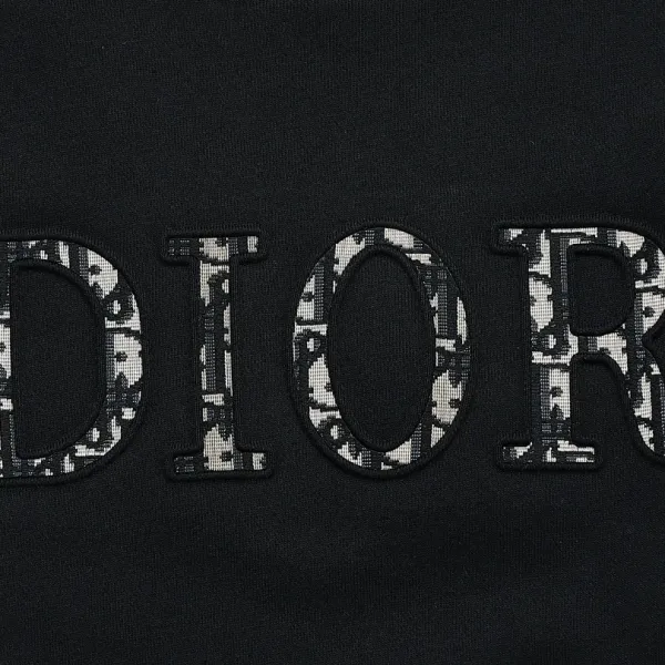 【DIOR 公式旗艦店】ディオール 丸首の衛衣 ご好評に付き再入荷 240809 【DIOR 公式旗艦店】ディオール 丸首の衛衣 ご好評に付き再入荷 240809
