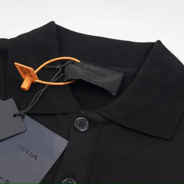 【PRADA 公式旗艦店】プラダ 開襟衛衣 スウェットご好評に付き再入荷 241113 【PRADA 公式旗艦店】プラダ 開襟衛衣 スウェットご好評に付き再入荷 241113