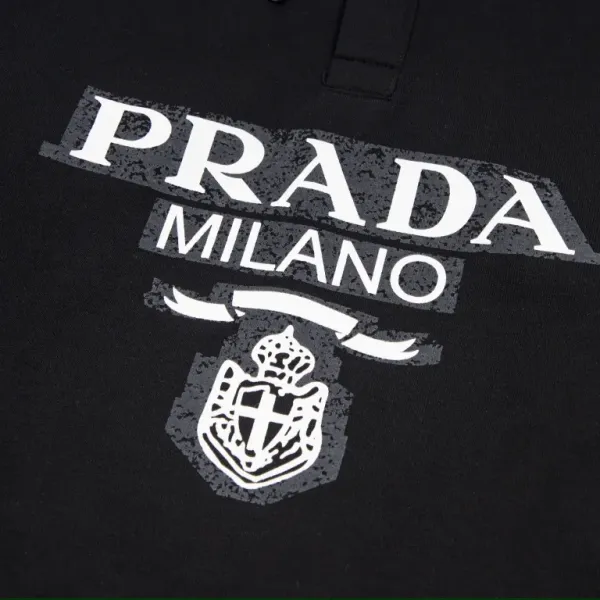 【PRADA 公式旗艦店】プラダ 開襟衛衣 スウェットご好評に付き再入荷 241113 【PRADA 公式旗艦店】プラダ 開襟衛衣 スウェットご好評に付き再入荷 241113