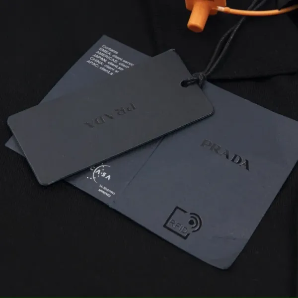 【PRADA 公式旗艦店】プラダ 開襟衛衣 スウェットご好評に付き再入荷 241113 【PRADA 公式旗艦店】プラダ 開襟衛衣 スウェットご好評に付き再入荷 241113