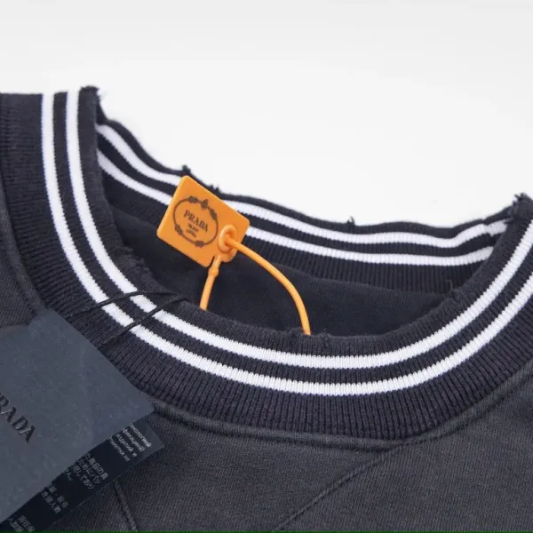 【PRADA 公式旗艦店】プラダ  丸首の衛衣 スウェットご好評に付き再入荷 240925