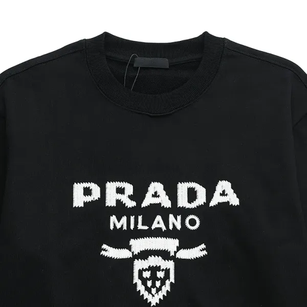 【PRADA 公式旗艦店】プラダ 丸首の衛衣 スウェットご好評に付き再入荷 240925 【PRADA 公式旗艦店】プラダ 丸首の衛衣 スウェットご好評に付き再入荷 240925