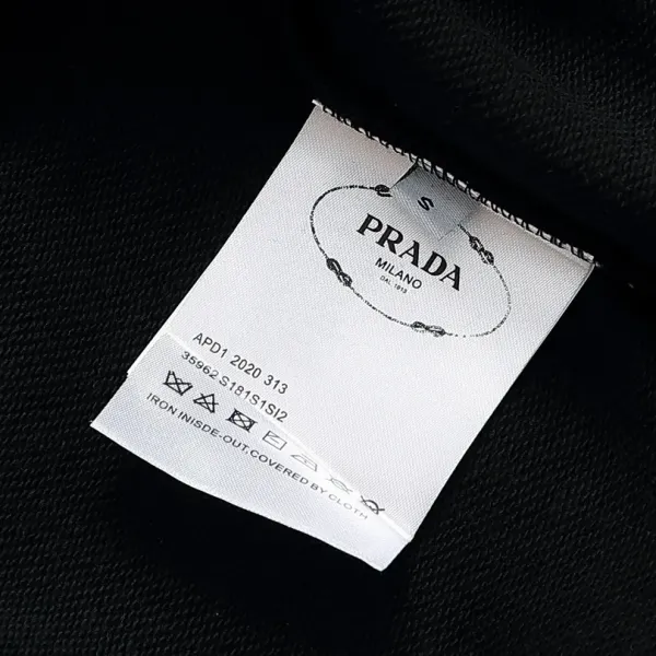 【PRADA 公式旗艦店】プラダ  丸首の衛衣 スウェットご好評に付き再入荷 240809