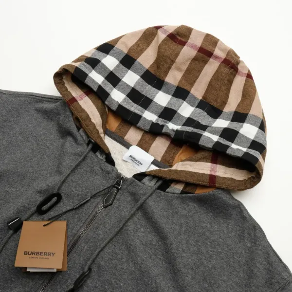 【BURBERRY  公式旗艦店】バーバリー パーカースウェットご好評に付き再入荷！241113
