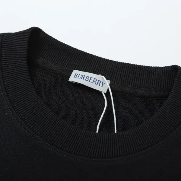 【BURBERRY 公式旗艦店】バーバリー 丸首の衛衣 パーカー ウェットご好評に付き再入荷 240809 【BURBERRY 公式旗艦店】バーバリー 丸首の衛衣 パーカー ウェットご好評に付き再入荷 240809
