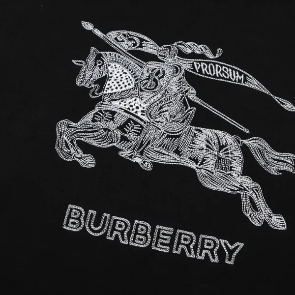 【BURBERRY 公式旗艦店】バーバリー パーカースウェットご好評に付き再入荷 240805 【BURBERRY 公式旗艦店】バーバリー パーカースウェットご好評に付き再入荷 240805