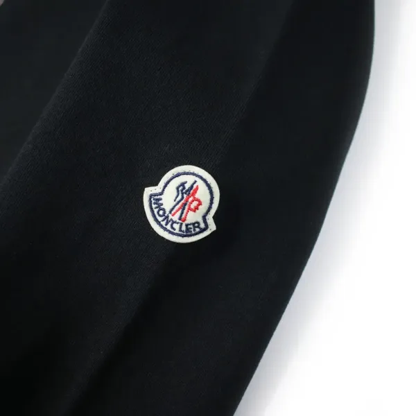 【MONCLER 公式旗艦店】モンクレール 丸首の衛衣 スウェットご好評に付き再入荷 241025 【MONCLER 公式旗艦店】モンクレール 丸首の衛衣 スウェットご好評に付き再入荷 241025
