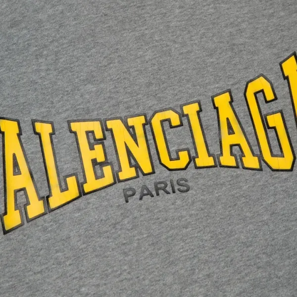 【BALENCIAGA 公式旗艦店】バレンシアガ パーカースウェット ご好評に付き再入荷！241211