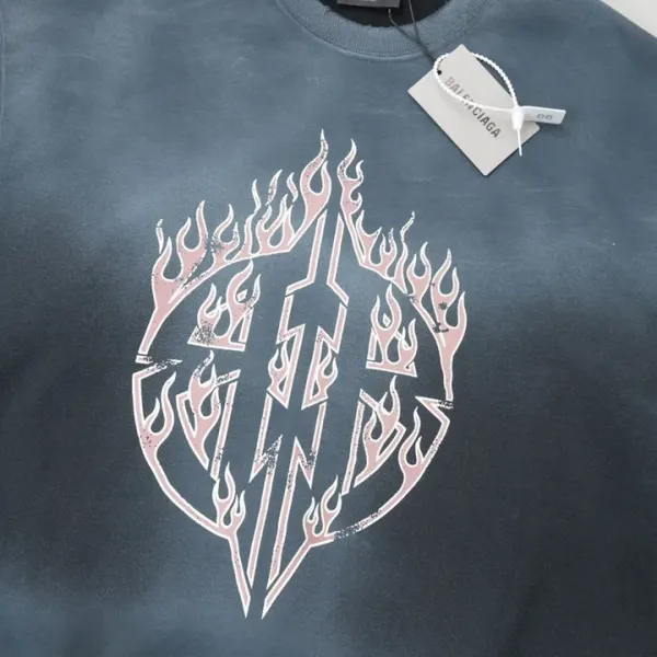 【BALENCIAGA 公式旗艦店】バレンシアガ 丸首の衛衣 スウェット ご好評に付き再入荷!241120 【BALENCIAGA 公式旗艦店】バレンシアガ 丸首の衛衣 スウェット ご好評に付き再入荷!241120