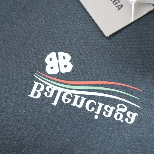 【BALENCIAGA 公式旗艦店】バレンシアガ 丸首の衛衣 スウェット ご好評に付き再入荷!241120 【BALENCIAGA 公式旗艦店】バレンシアガ 丸首の衛衣 スウェット ご好評に付き再入荷!241120