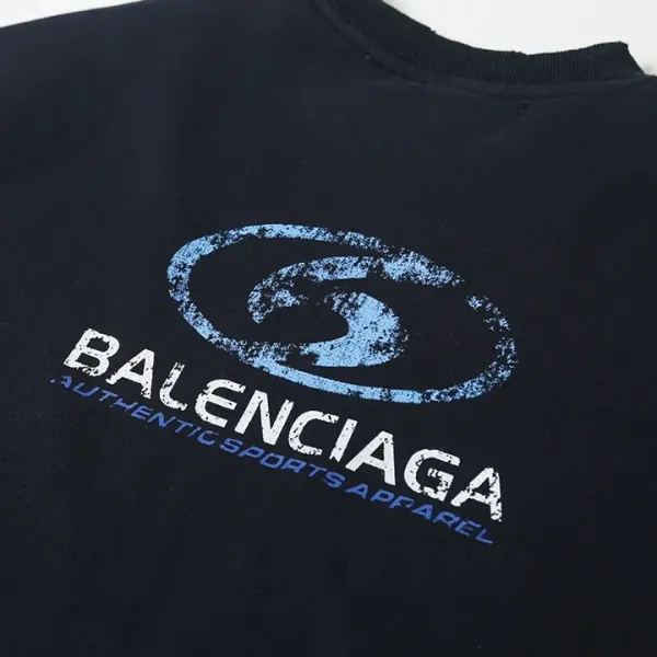 【BALENCIAGA 公式旗艦店】バレンシアガ 丸首の衛衣 スウェット ご好評に付き再入荷! 【BALENCIAGA 公式旗艦店】バレンシアガ 丸首の衛衣 スウェット ご好評に付き再入荷!
