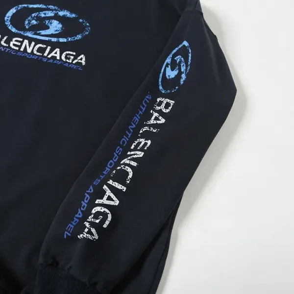 【BALENCIAGA 公式旗艦店】バレンシアガ 丸首の衛衣 スウェット ご好評に付き再入荷! 【BALENCIAGA 公式旗艦店】バレンシアガ 丸首の衛衣 スウェット ご好評に付き再入荷!