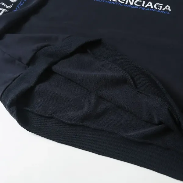 【BALENCIAGA 公式旗艦店】バレンシアガ 丸首の衛衣 スウェット ご好評に付き再入荷! 【BALENCIAGA 公式旗艦店】バレンシアガ 丸首の衛衣 スウェット ご好評に付き再入荷!