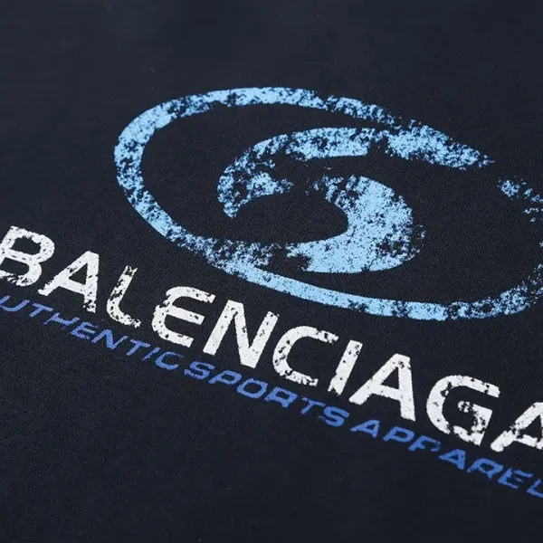 【BALENCIAGA 公式旗艦店】バレンシアガ 丸首の衛衣 スウェット ご好評に付き再入荷! 【BALENCIAGA 公式旗艦店】バレンシアガ 丸首の衛衣 スウェット ご好評に付き再入荷!