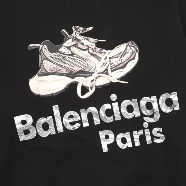 【BALENCIAGA 公式旗艦店】バレンシアガ 丸首の衛衣 スウェット ご好評に付き再入荷! 【BALENCIAGA 公式旗艦店】バレンシアガ 丸首の衛衣 スウェット ご好評に付き再入荷!