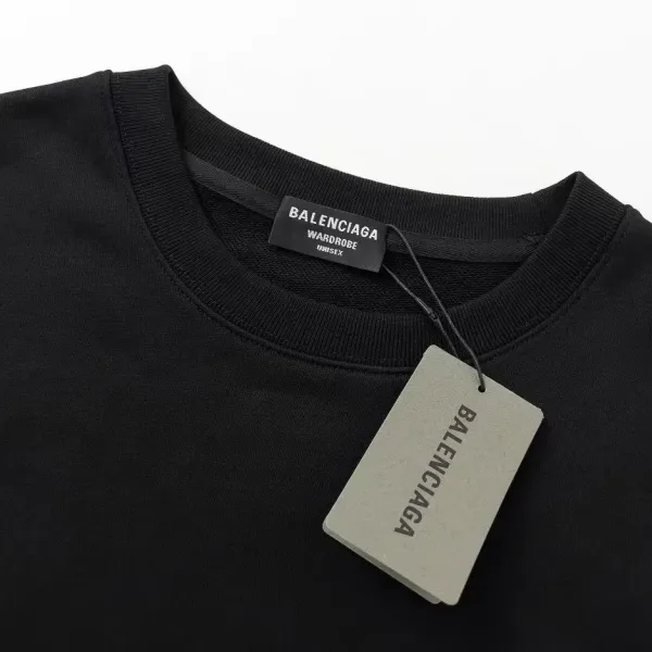 【BALENCIAGA 公式旗艦店】バレンシアガ 丸首の衛衣 スウェット ご好評に付き再入荷! 【BALENCIAGA 公式旗艦店】バレンシアガ 丸首の衛衣 スウェット ご好評に付き再入荷!