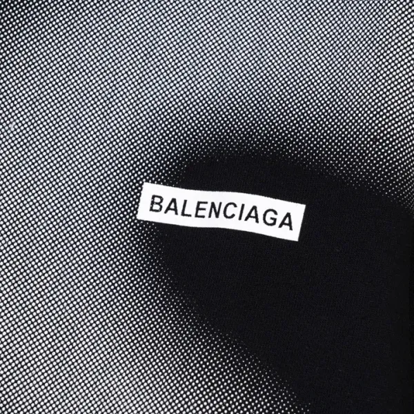 【BALENCIAGA 公式旗艦店】バレンシアガ 丸首の衛衣 スウェット ご好評に付き再入荷! 【BALENCIAGA 公式旗艦店】バレンシアガ 丸首の衛衣 スウェット ご好評に付き再入荷!