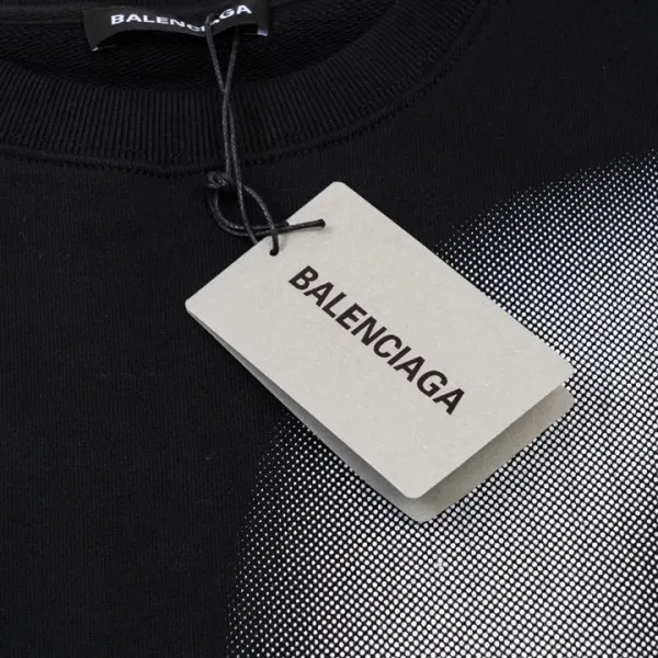【BALENCIAGA 公式旗艦店】バレンシアガ 丸首の衛衣 スウェット ご好評に付き再入荷! 【BALENCIAGA 公式旗艦店】バレンシアガ 丸首の衛衣 スウェット ご好評に付き再入荷!