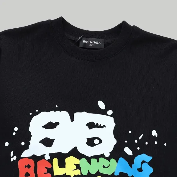 【BALENCIAGA 公式旗艦店】バレンシアガ 丸首の衛衣 スウェットご好評に付き再入荷! 【BALENCIAGA 公式旗艦店】バレンシアガ 丸首の衛衣 スウェットご好評に付き再入荷!