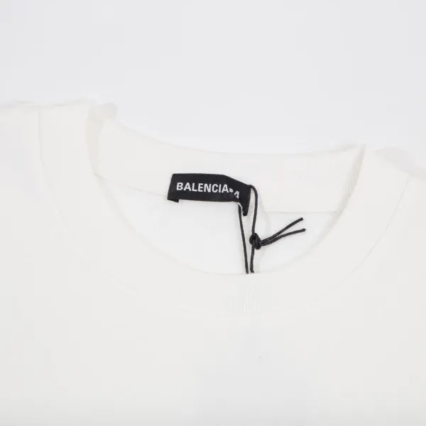 【BALENCIAGA 公式旗艦店】バレンシアガ 丸首の衛衣 スウェット ご好評に付き再入荷! 【BALENCIAGA 公式旗艦店】バレンシアガ 丸首の衛衣 スウェット ご好評に付き再入荷!