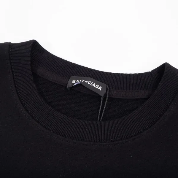 【BALENCIAGA 公式旗艦店】バレンシアガ 丸首の衛衣 スウェット ご好評に付き再入荷! 【BALENCIAGA 公式旗艦店】バレンシアガ 丸首の衛衣 スウェット ご好評に付き再入荷!