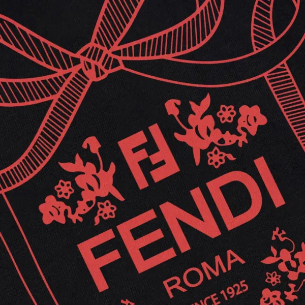 【FENDI 公式旗艦店】フェンディ 丸首の衛衣 スウェットご好評に付き再入荷!250110 【FENDI 公式旗艦店】フェンディ 丸首の衛衣 スウェットご好評に付き再入荷!250110