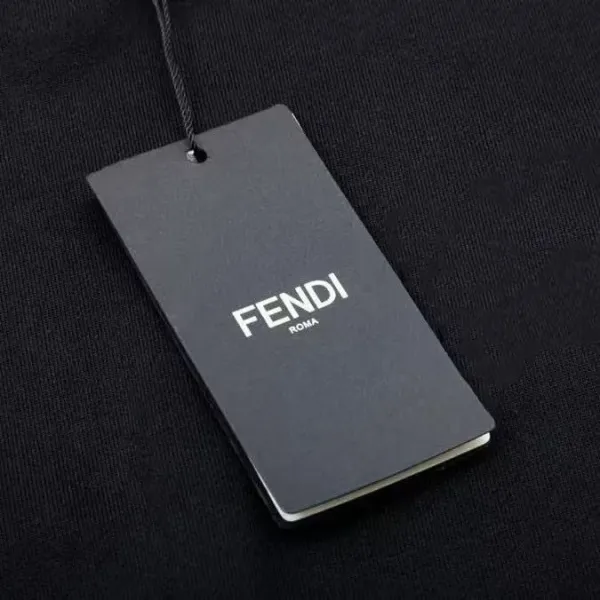 【FENDI 公式旗艦店】フェンディ 丸首の衛衣 スウェットご好評に付き再入荷!250110 【FENDI 公式旗艦店】フェンディ 丸首の衛衣 スウェットご好評に付き再入荷!250110