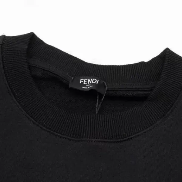 【FENDI 公式旗艦店】フェンディ 丸首の衛衣 スウェットご好評に付き再入荷!250110 【FENDI 公式旗艦店】フェンディ 丸首の衛衣 スウェットご好評に付き再入荷!250110