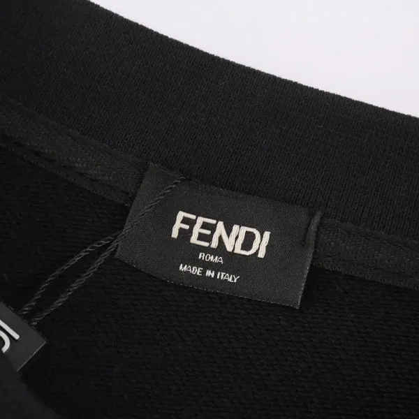 【FENDI 公式旗艦店】 フェンディ 丸首の衛衣 スウェットご好評に付き再入荷 241114 【FENDI 公式旗艦店】 フェンディ 丸首の衛衣 スウェットご好評に付き再入荷 241114