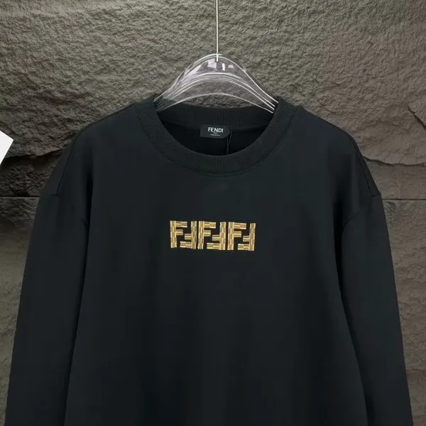 【FENDI 公式旗艦店】 フェンディ 丸首の衛衣 スウェットご好評に付き再入荷 241114 【FENDI 公式旗艦店】 フェンディ 丸首の衛衣 スウェットご好評に付き再入荷 241114