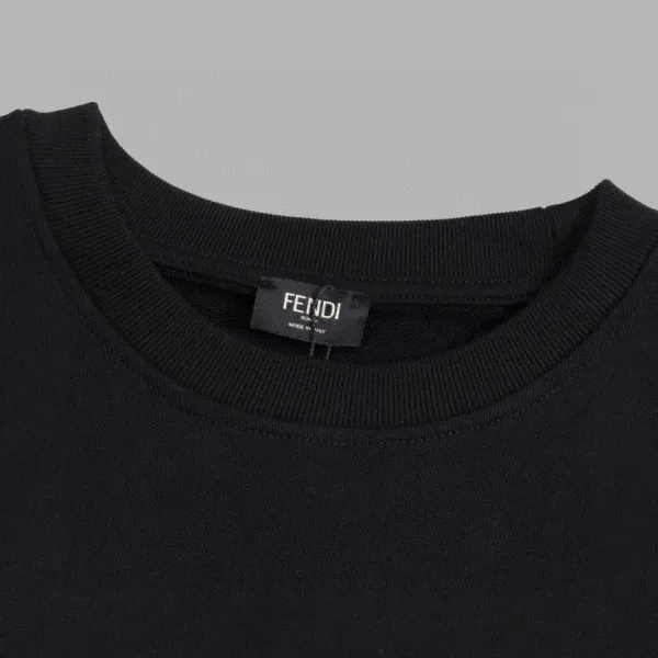 【FENDI 公式旗艦店】フェンディ 丸首の衛衣 スウェットご好評に付き再入荷 241114 【FENDI 公式旗艦店】フェンディ 丸首の衛衣 スウェットご好評に付き再入荷 241114