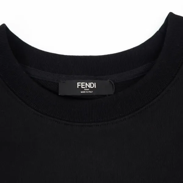 【FENDI 公式旗艦店】フェンディ 丸首の衛衣 スウェット ご好評に付き再入荷 240925 【FENDI 公式旗艦店】フェンディ 丸首の衛衣 スウェット ご好評に付き再入荷 240925