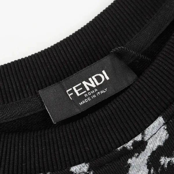 【FENDI 公式旗艦店】フェンディ 丸首の衛衣 スウェット ご好評に付き再入荷 240925 【FENDI 公式旗艦店】フェンディ 丸首の衛衣 スウェット ご好評に付き再入荷 240925