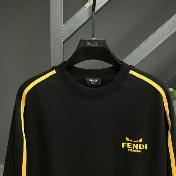 【FENDI 公式旗艦店】フェンディ 丸首の衛衣 スウェット ご好評に付き再入荷 240925 【FENDI 公式旗艦店】フェンディ 丸首の衛衣 スウェット ご好評に付き再入荷 240925
