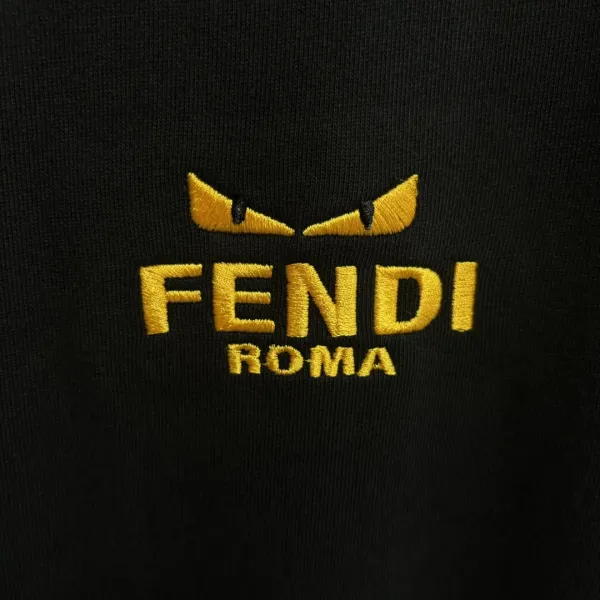 【FENDI 公式旗艦店】フェンディ 丸首の衛衣 スウェット ご好評に付き再入荷 240925 【FENDI 公式旗艦店】フェンディ 丸首の衛衣 スウェット ご好評に付き再入荷 240925