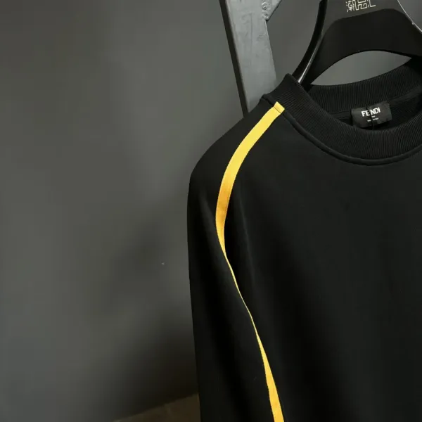 【FENDI 公式旗艦店】フェンディ 丸首の衛衣 スウェット ご好評に付き再入荷 240925 【FENDI 公式旗艦店】フェンディ 丸首の衛衣 スウェット ご好評に付き再入荷 240925