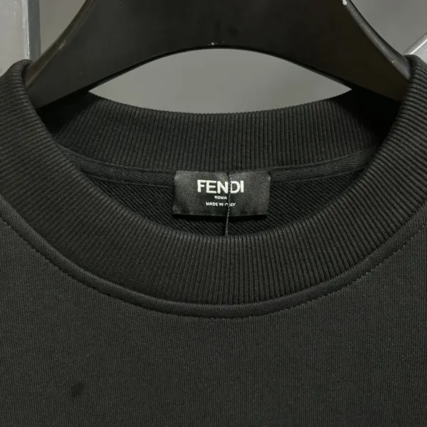 【FENDI 公式旗艦店】フェンディ 丸首の衛衣 スウェット ご好評に付き再入荷 240925 【FENDI 公式旗艦店】フェンディ 丸首の衛衣 スウェット ご好評に付き再入荷 240925