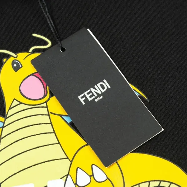 【FENDI 公式旗艦店】フェンディパーカー スウェット ご好評に付き再入荷 240830 【FENDI 公式旗艦店】フェンディパーカー スウェット ご好評に付き再入荷 240830