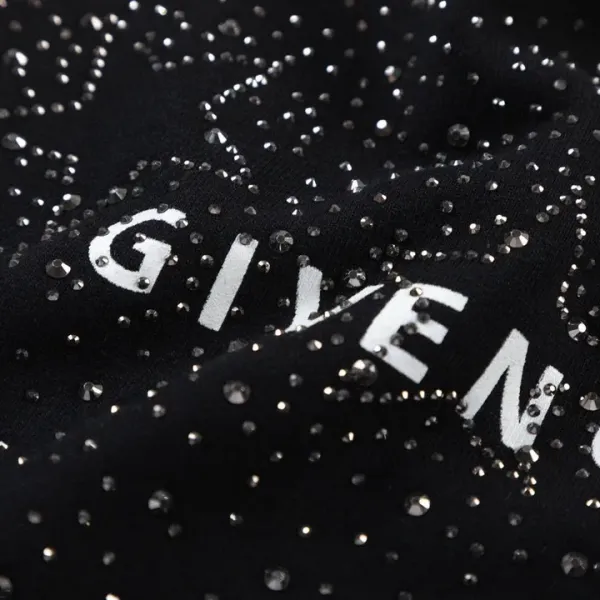 【GIVENCHY  公式旗艦店】ジバンシー 丸首の衛衣 スウェットご好評に付き再入荷！241122
