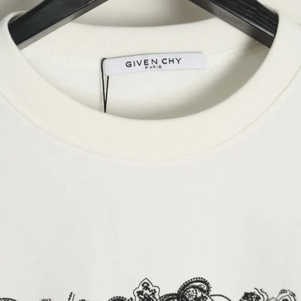 【GIVENCHY 公式旗艦店】ジバンシー 丸首の衛衣 スウェットご好評に付き再入荷!241122 【GIVENCHY 公式旗艦店】ジバンシー 丸首の衛衣 スウェットご好評に付き再入荷!241122