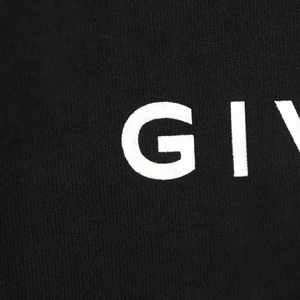 【GIVENCHY  公式旗艦店】ジバンシー 丸首の衛衣 スウェットご好評に付き再入荷！241122