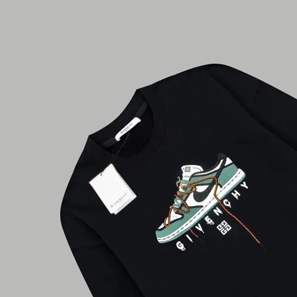 【GIVENCHY 公式旗艦店】ジバンシー 丸首の衛衣 スウェットご好評に付き再入荷 241114 【GIVENCHY 公式旗艦店】ジバンシー 丸首の衛衣 スウェットご好評に付き再入荷 241114