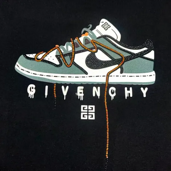 【GIVENCHY 公式旗艦店】ジバンシー 丸首の衛衣 スウェットご好評に付き再入荷 241114 【GIVENCHY 公式旗艦店】ジバンシー 丸首の衛衣 スウェットご好評に付き再入荷 241114