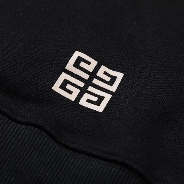 【GIVENCHY 公式旗艦店】ジバンシー 丸首の衛衣 スウェットご好評に付き再入荷 240829