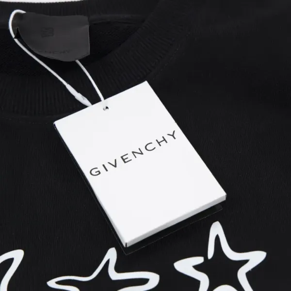 【GIVENCHY  公式旗艦店】ジバンシー 丸首の衛衣 スウェットご好評に付き再入荷！